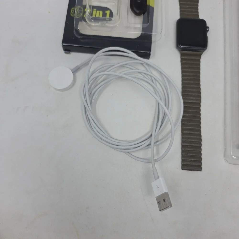 Apple Watch, 7000 Series, 42mm 2 Extra Bands. Works Great